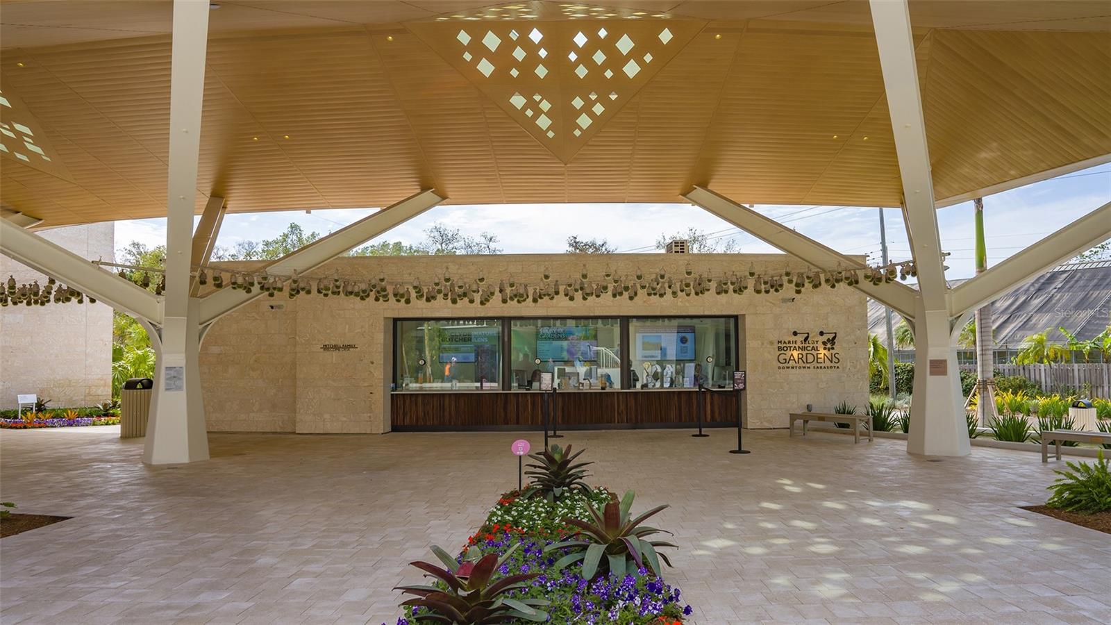 435 S GULFSTREAM AVE #1006