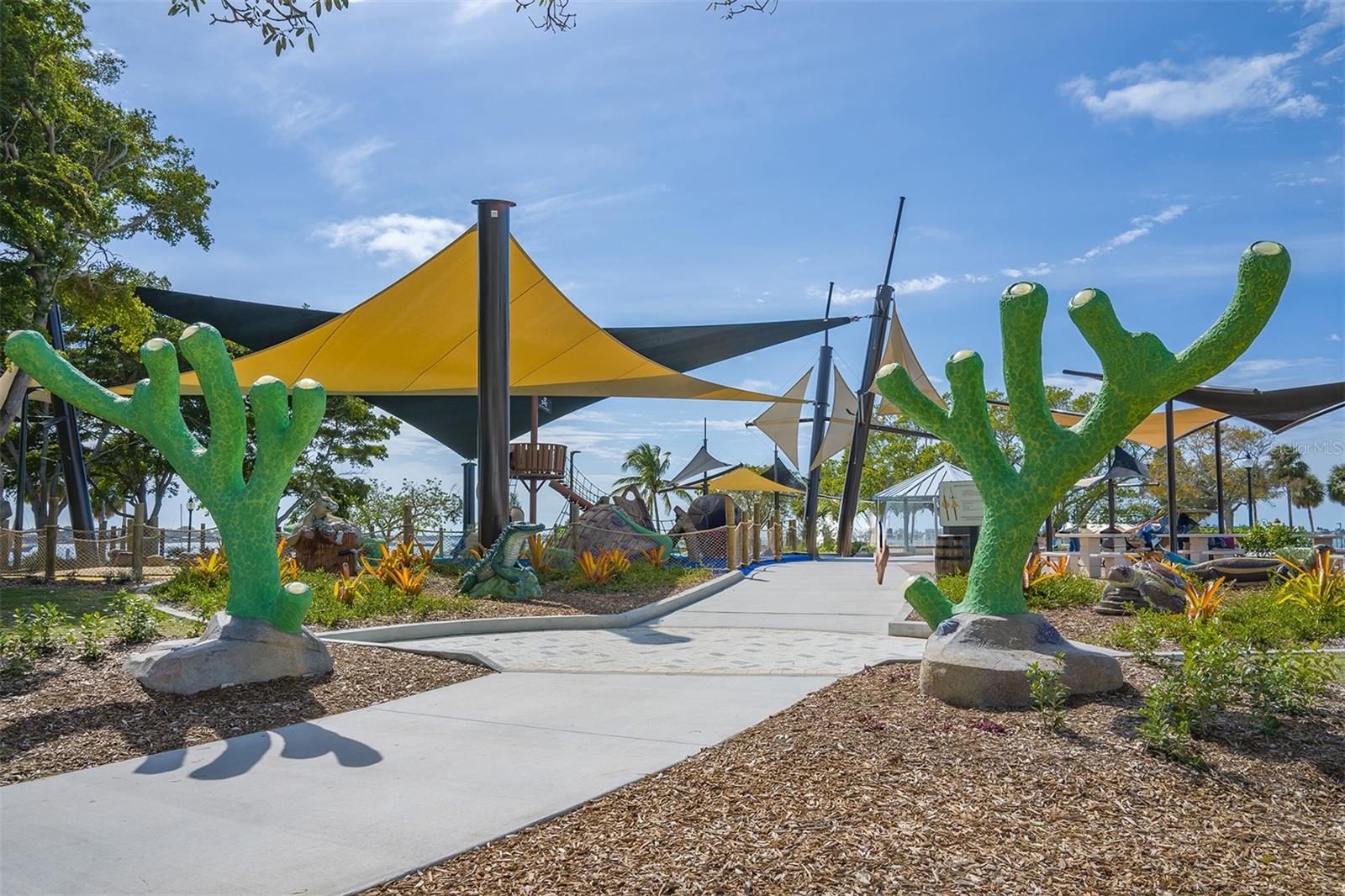 435 S GULFSTREAM AVE #1006