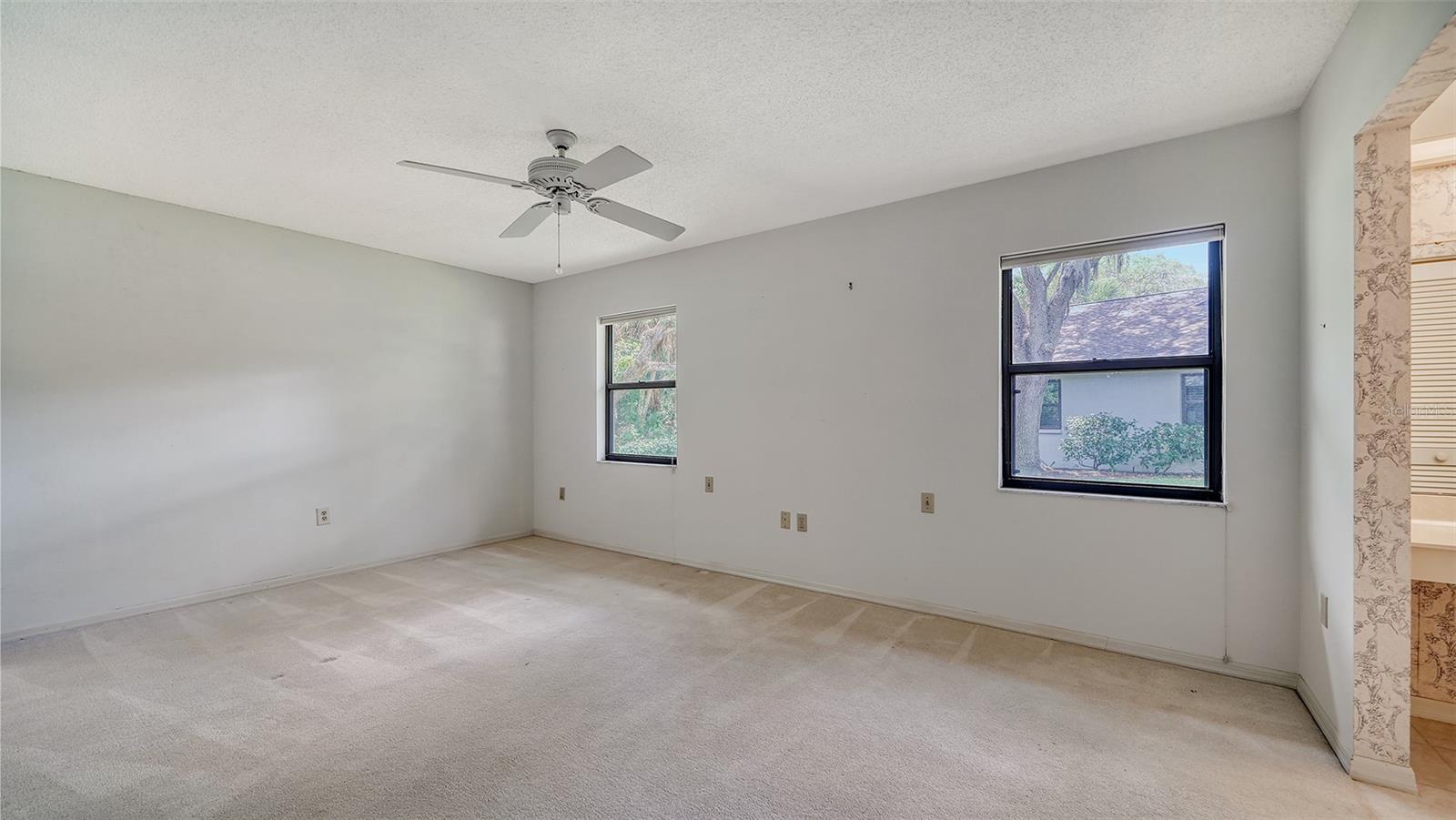 4635 OAK FOREST DR E #15