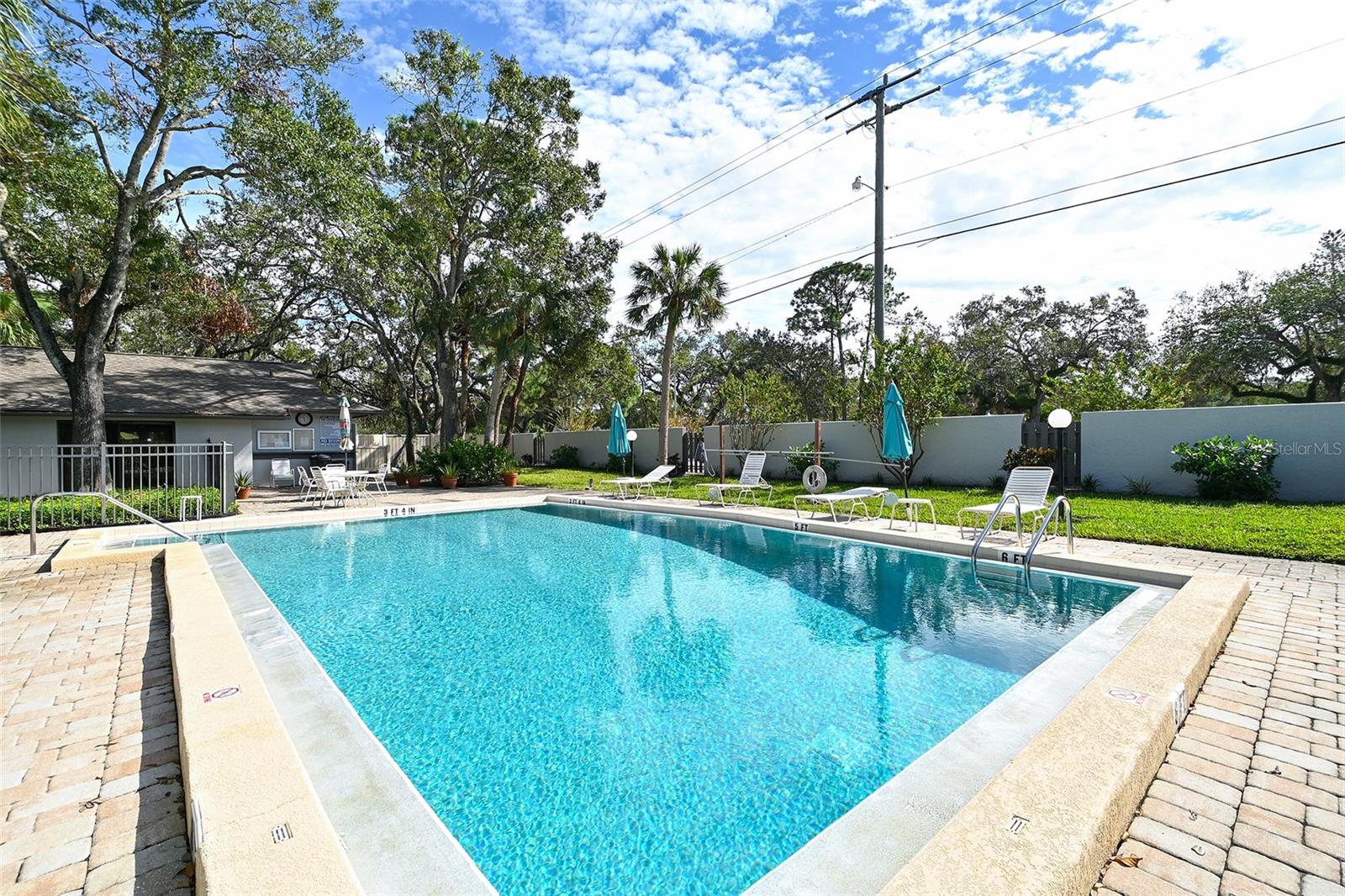 4635 OAK FOREST DR E #15