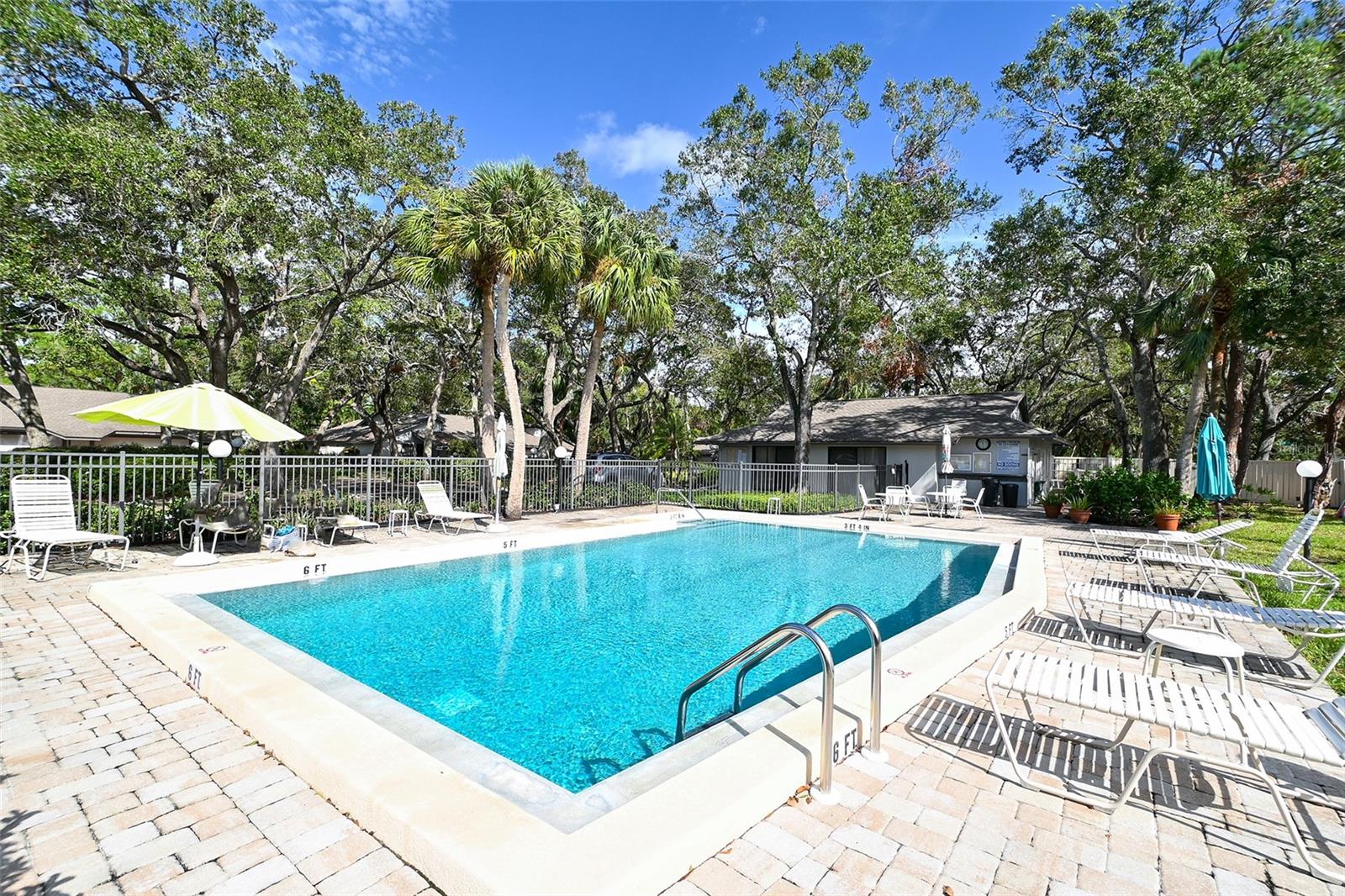 4635 OAK FOREST DR E #15