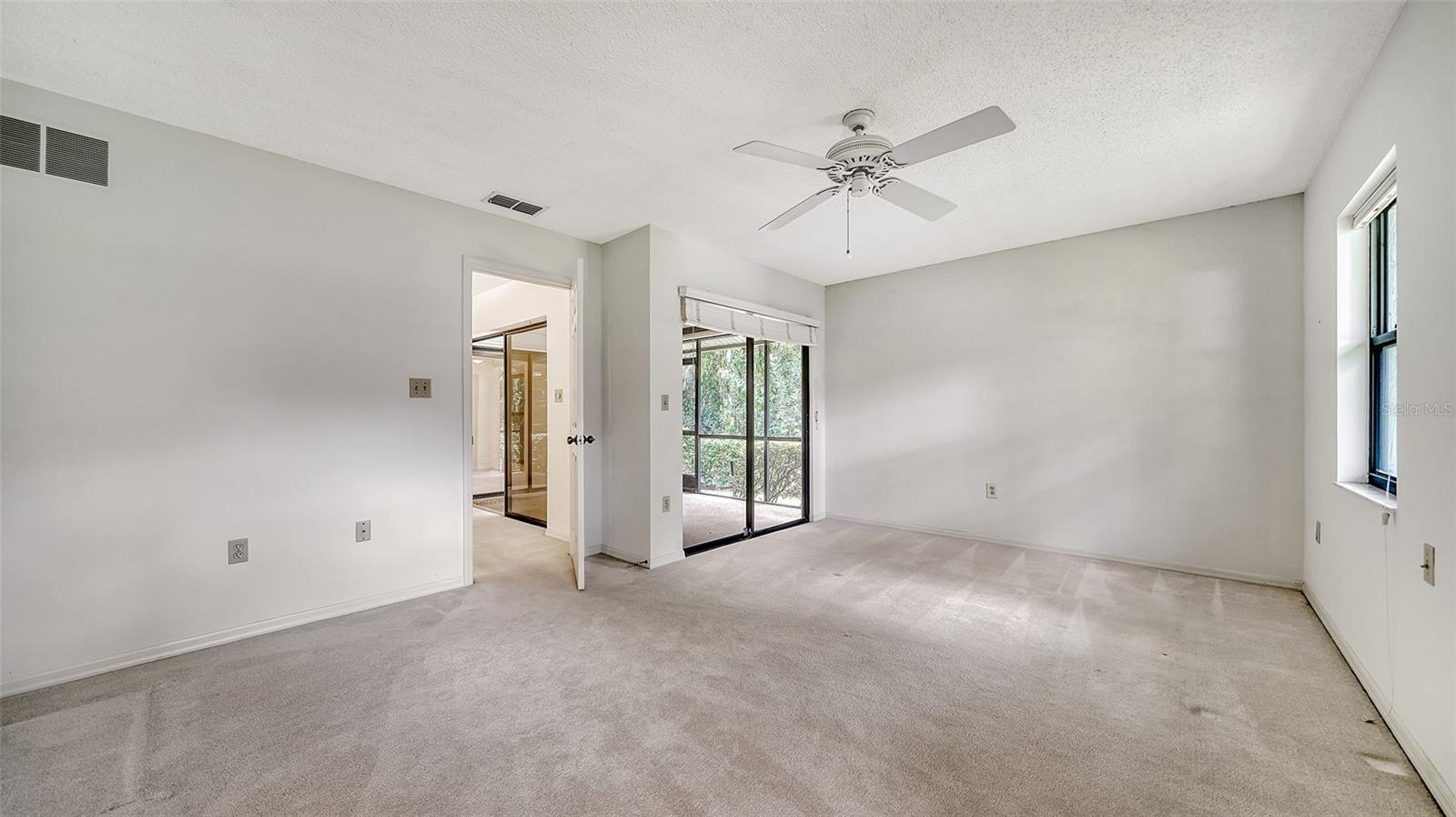 4635 OAK FOREST DR E #15