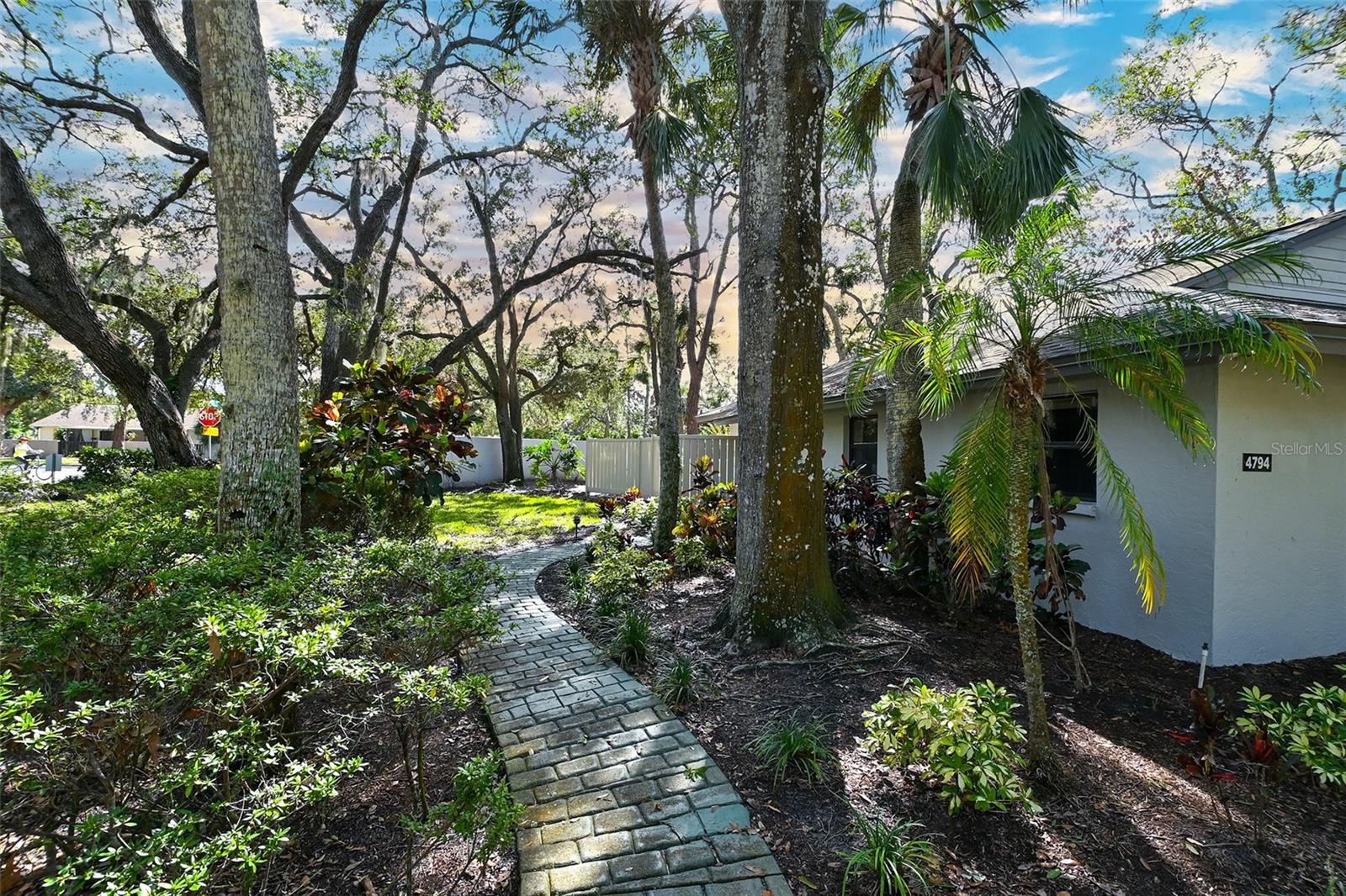 4635 OAK FOREST DR E #15