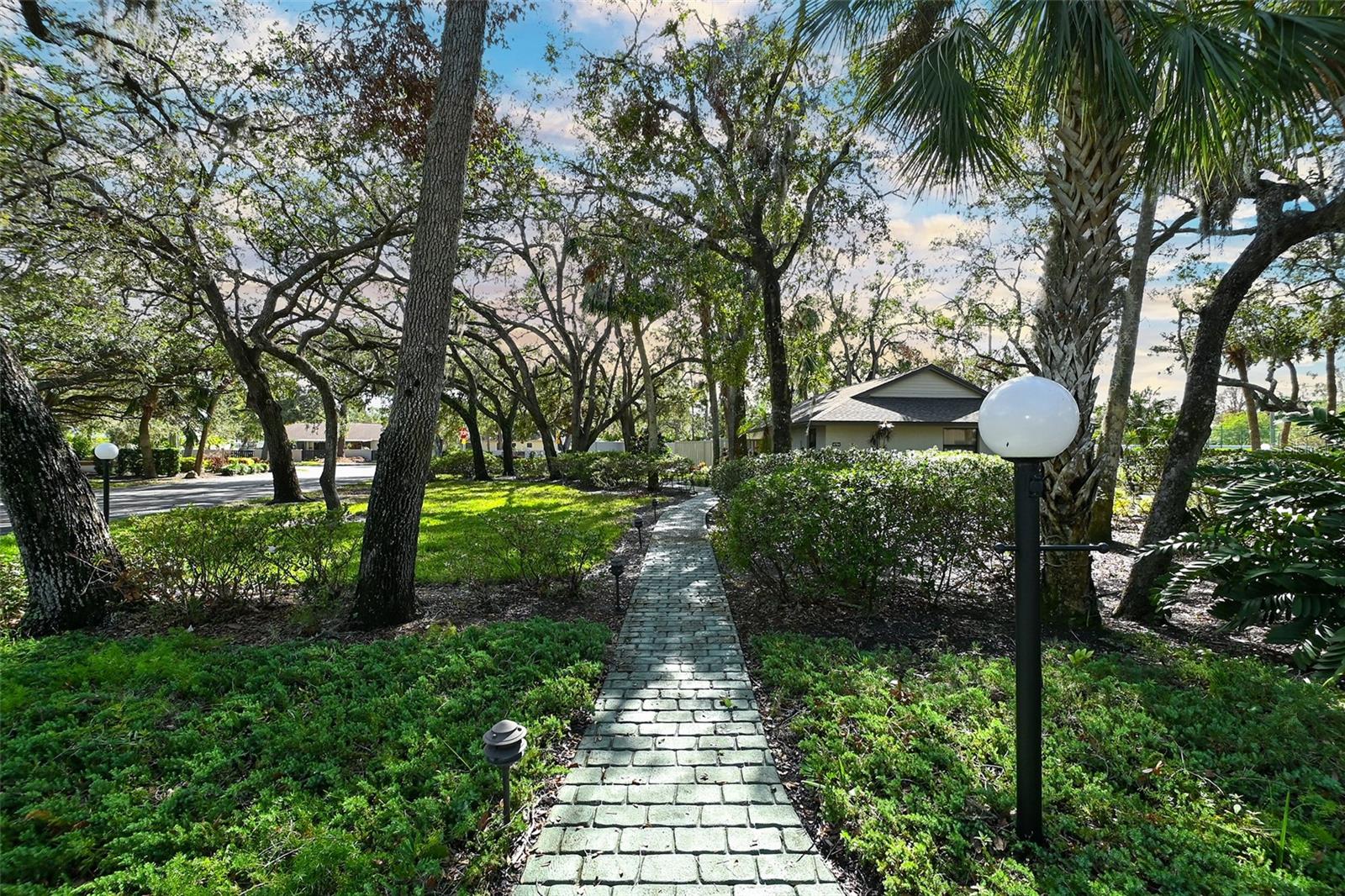 4635 OAK FOREST DR E #15