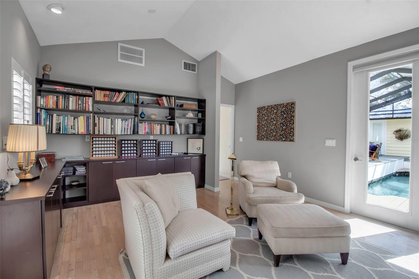 980 S ORANGE AVE
