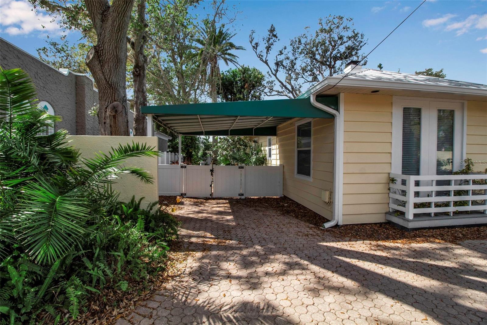 980 S ORANGE AVE