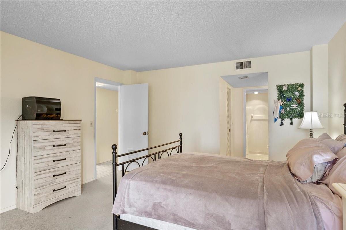 8701 MIDNIGHT PASS RD #206A