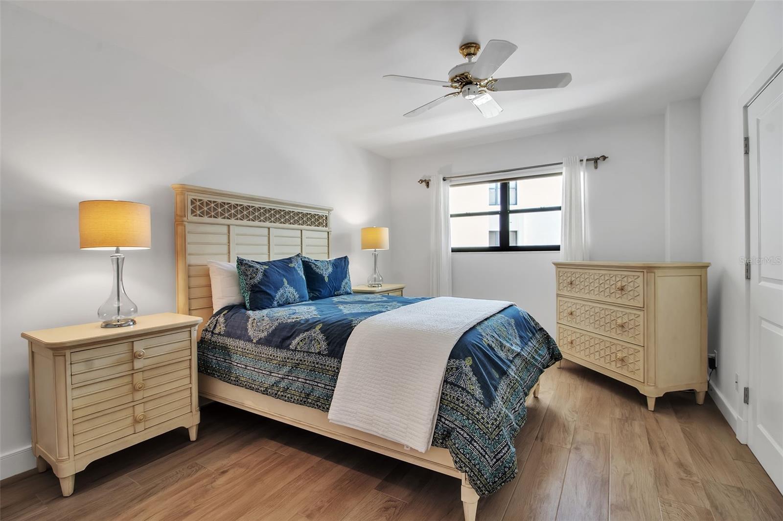 5740 MIDNIGHT PASS RD #405