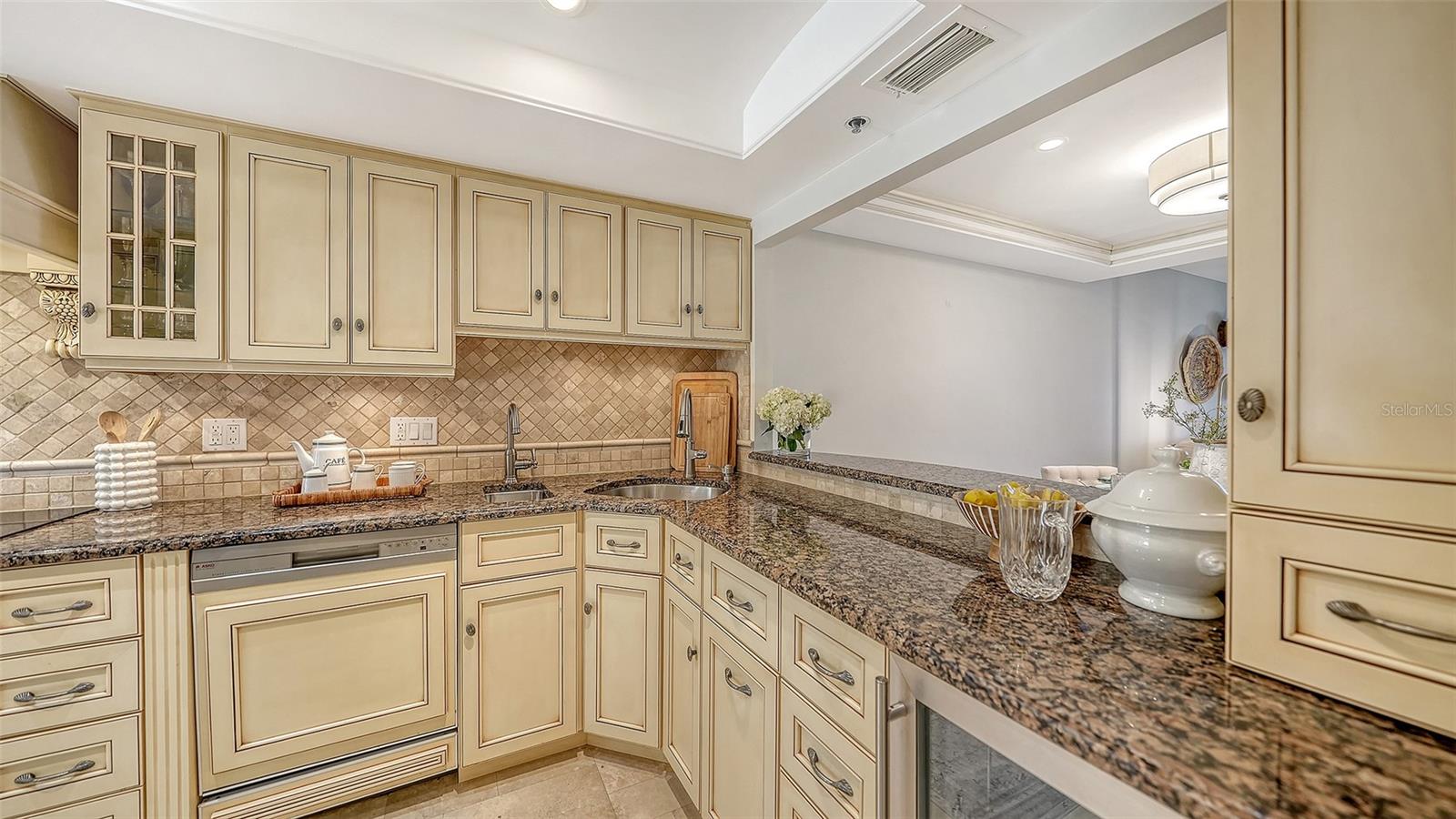 5740 MIDNIGHT PASS RD #405