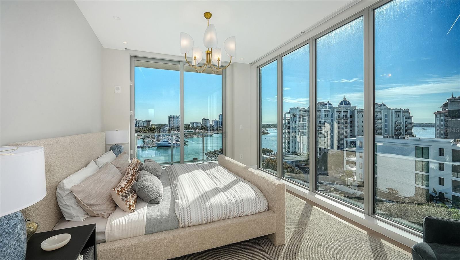 253 GOLDEN GATE PT #701