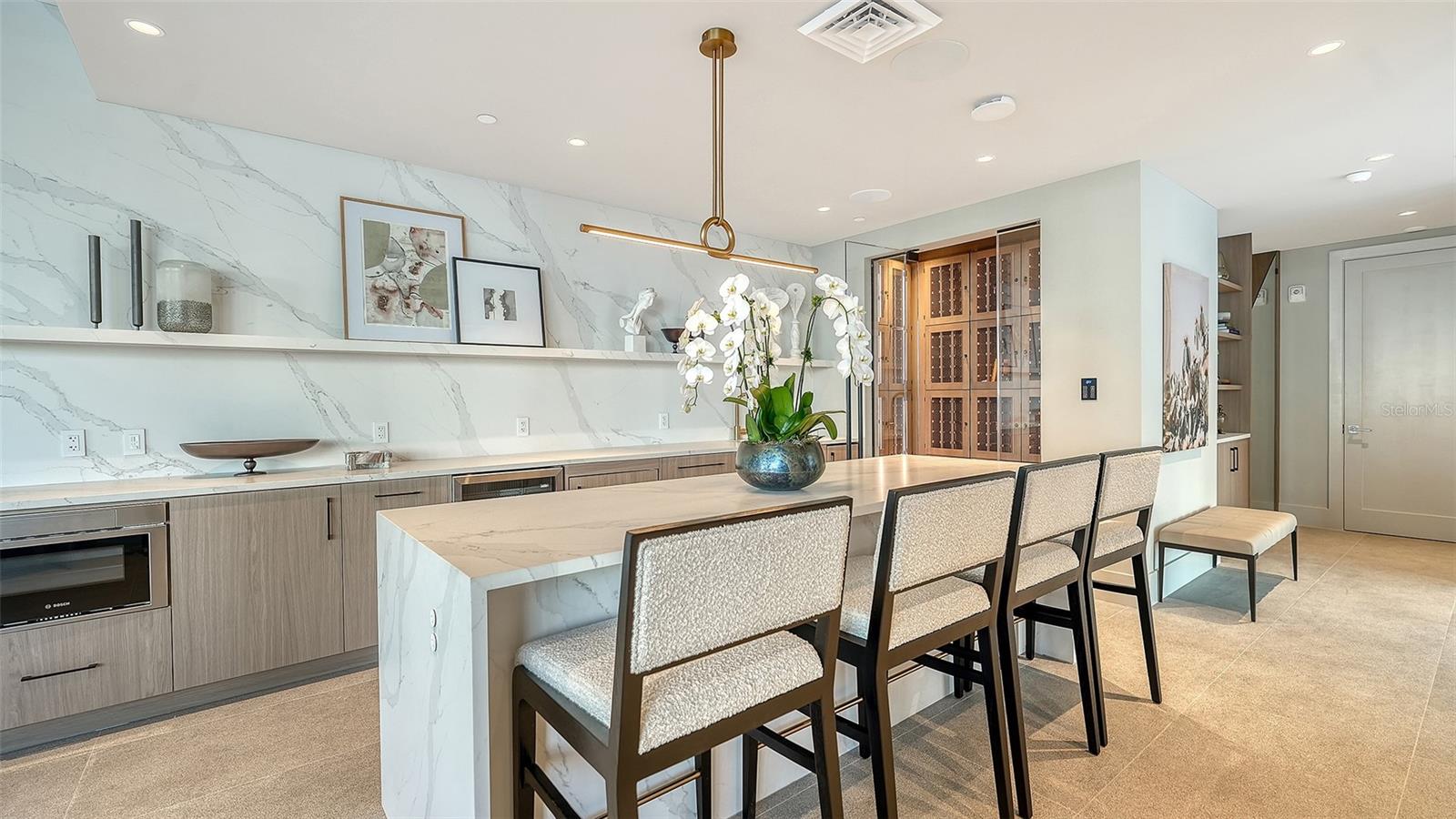 253 GOLDEN GATE PT #701