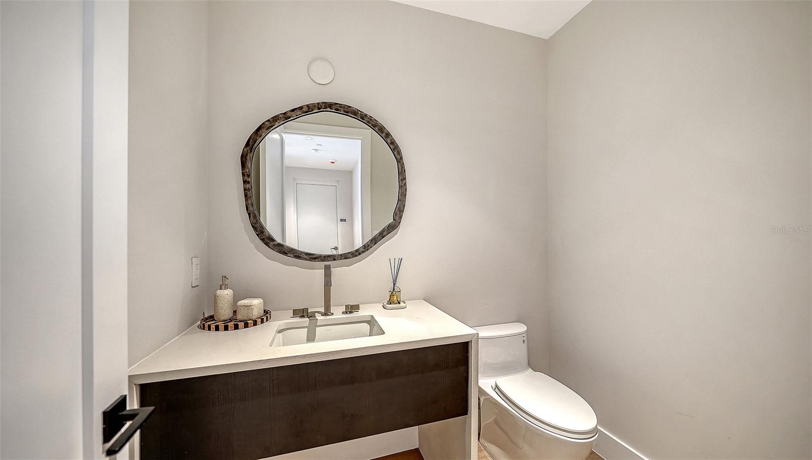 253 GOLDEN GATE PT #701