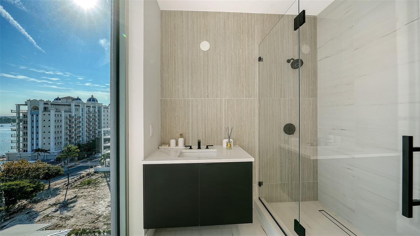 253 GOLDEN GATE PT #701