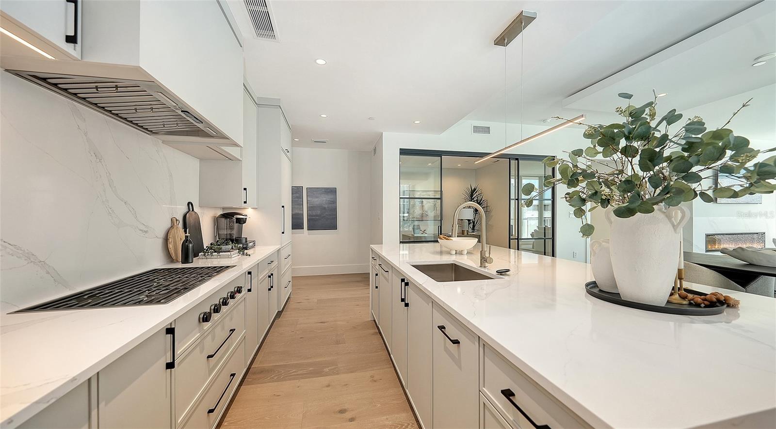 253 GOLDEN GATE POINT #703