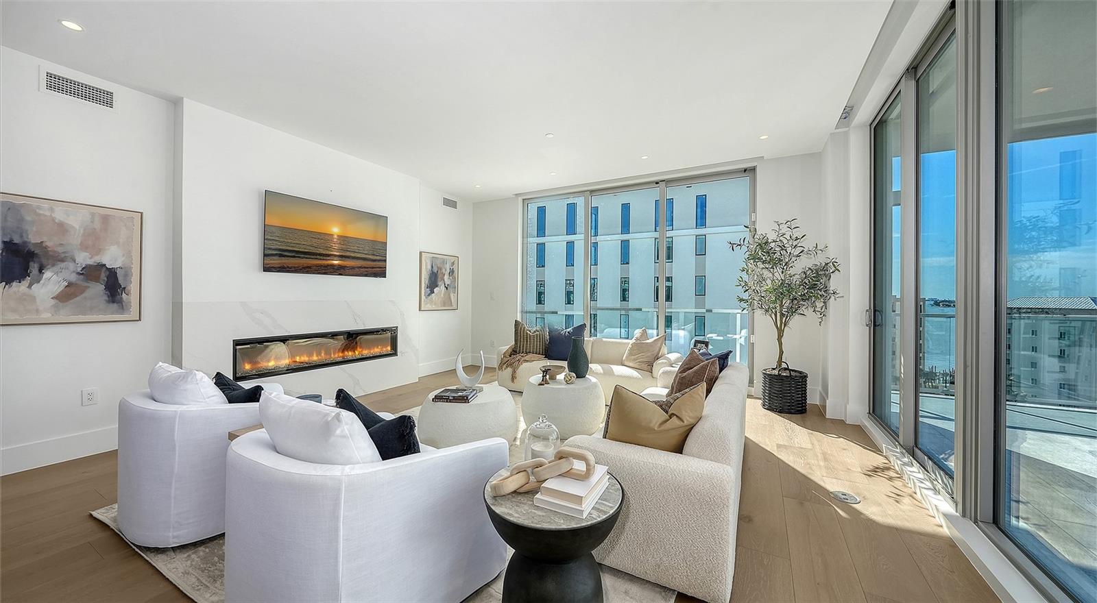 253 GOLDEN GATE POINT #703