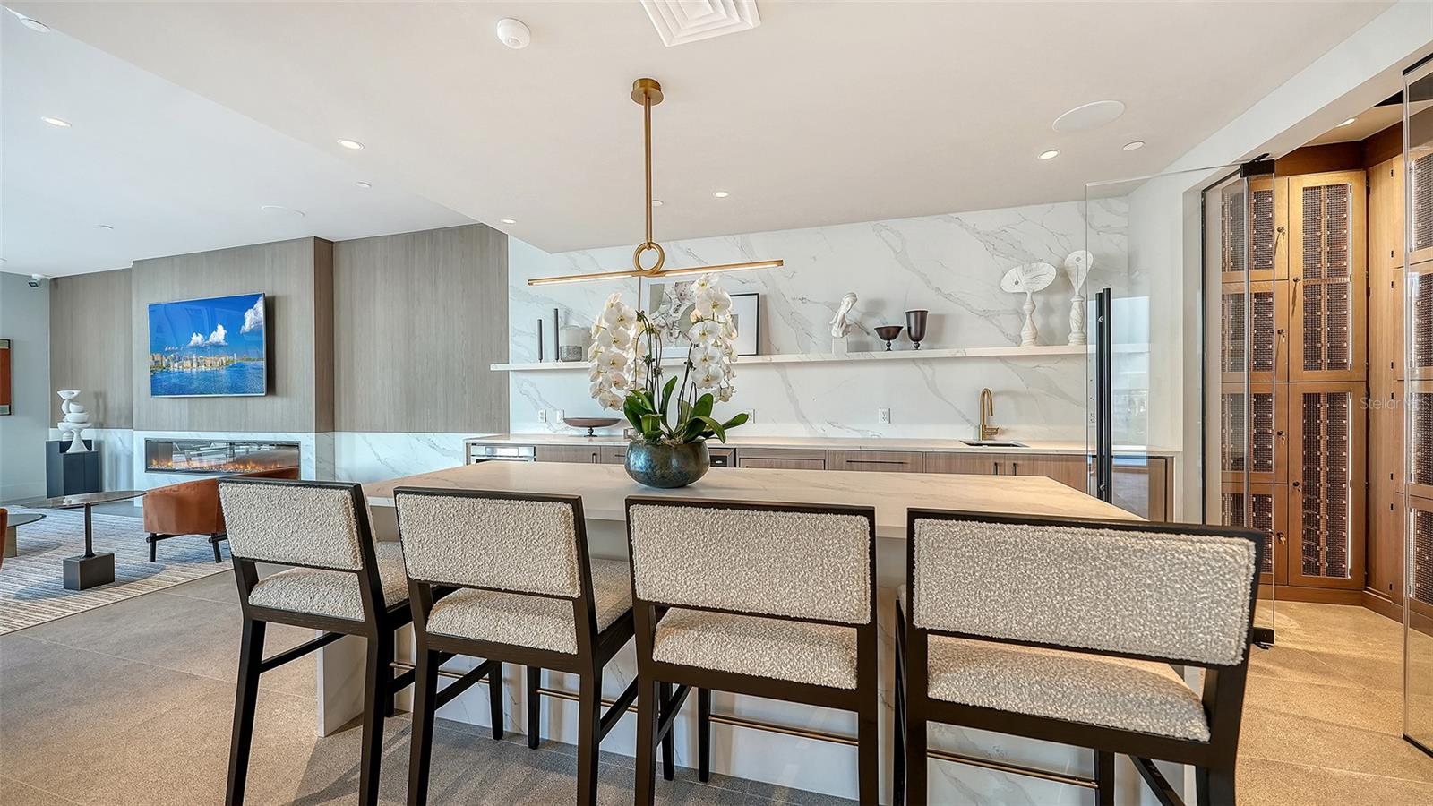 253 GOLDEN GATE POINT #703