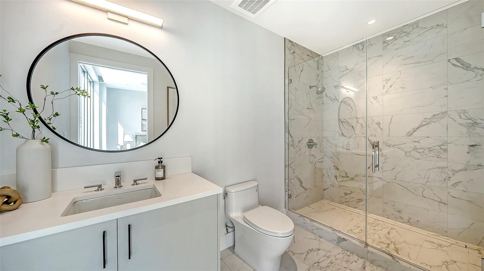 253 GOLDEN GATE POINT #703