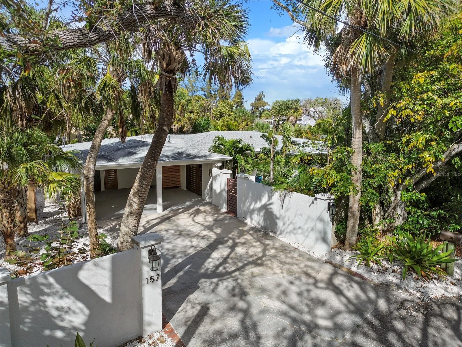 157 GARDEN LN
