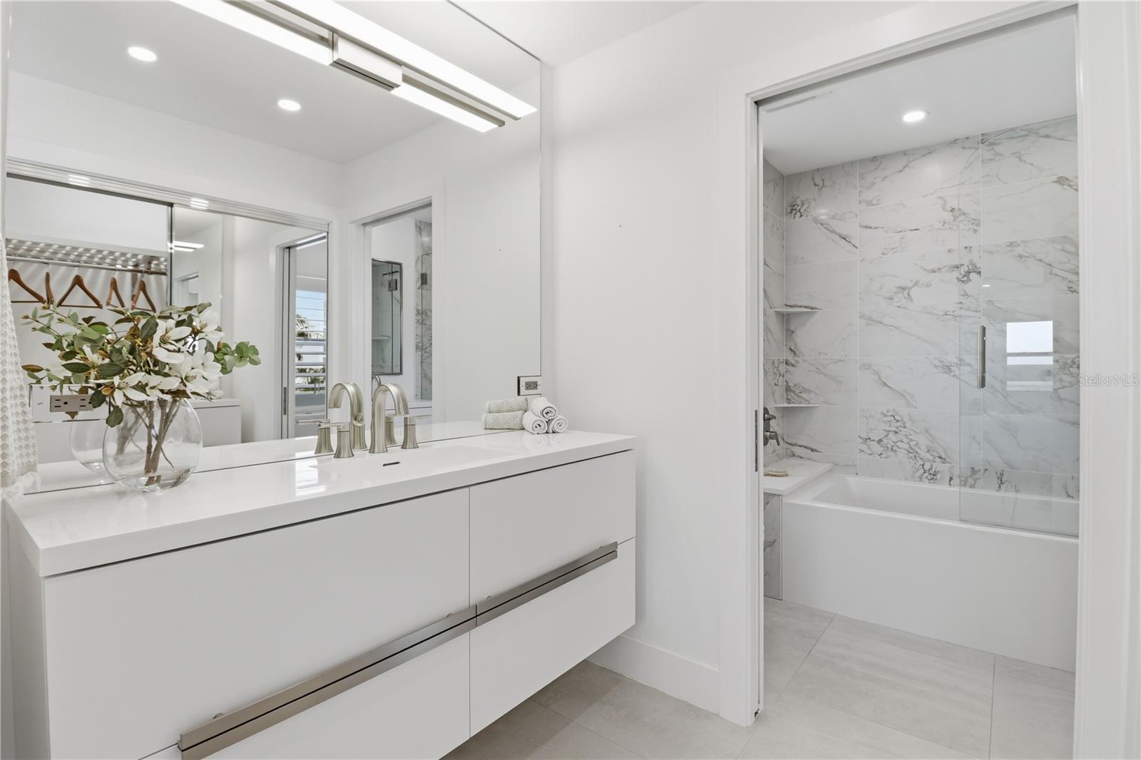 226 GOLDEN GATE PT #34