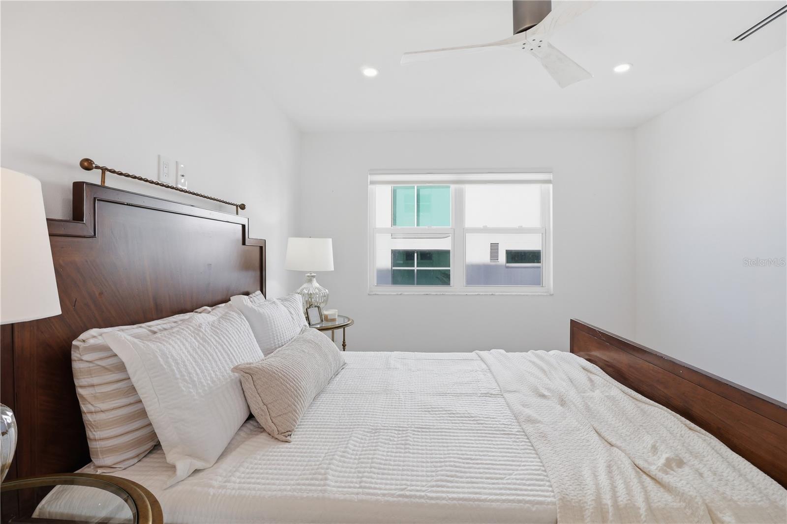 226 GOLDEN GATE PT #34