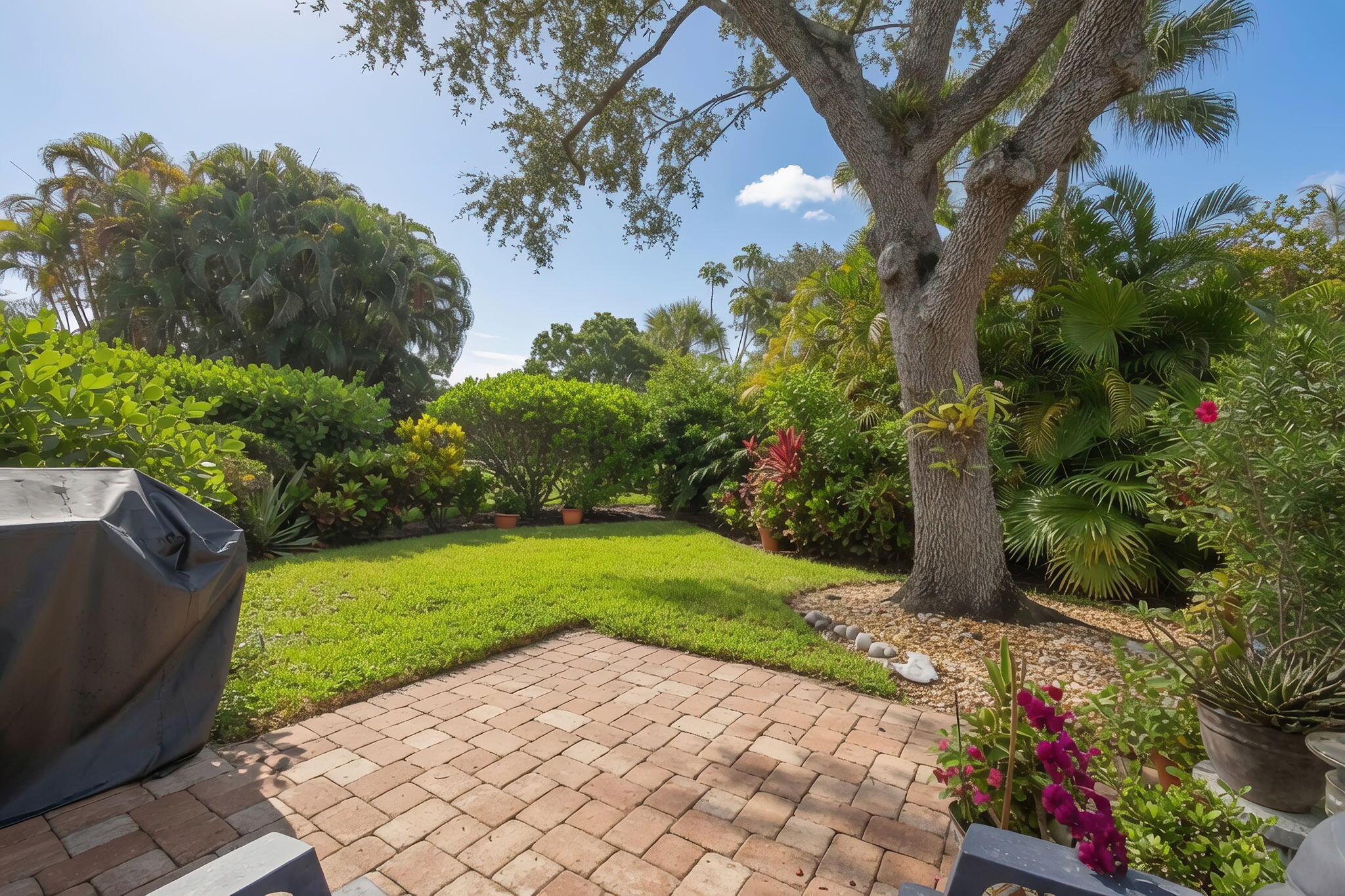 1602 ROSEWOOD Way