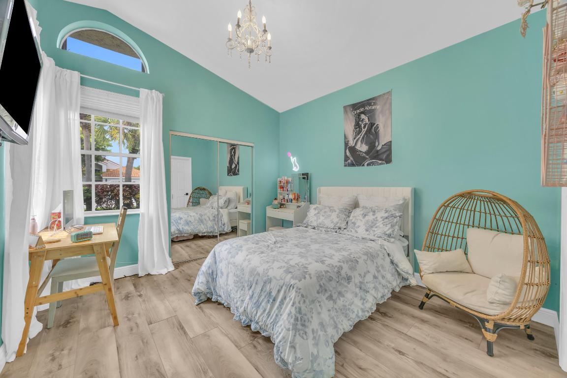 13862 Palm Grove Place