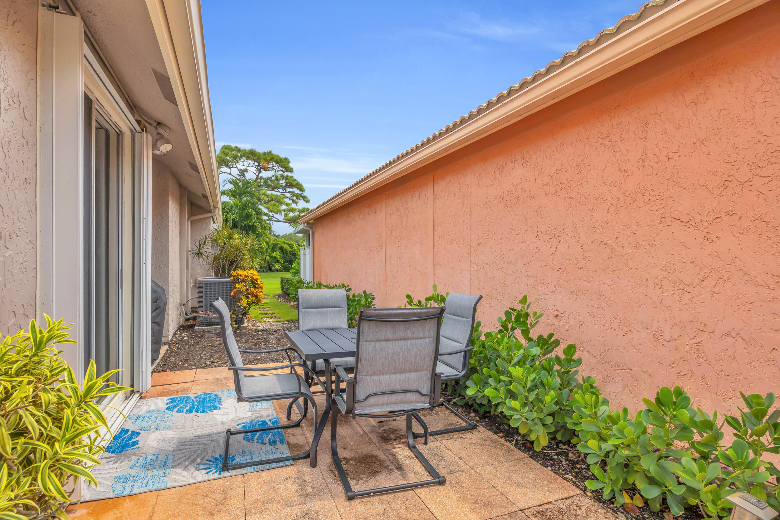 13862 Palm Grove Place