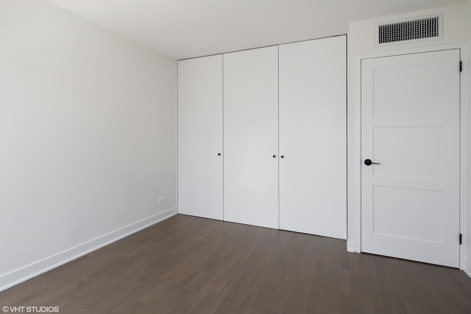 21 W Goethe Street Unit: 15G