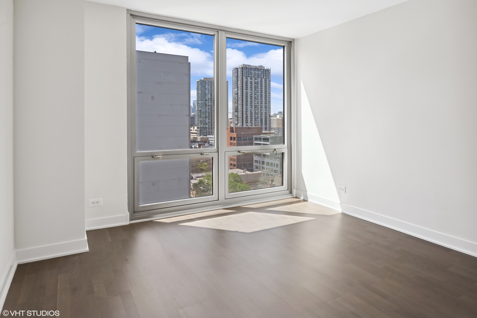 21 W Goethe Street Unit: 15G