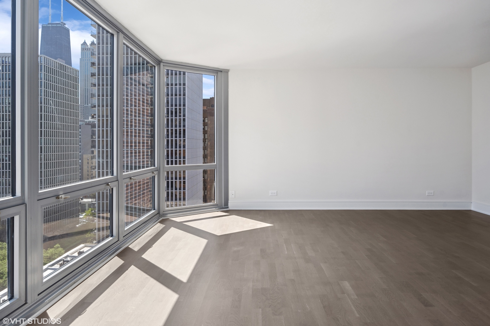 21 W Goethe Street Unit: 15G