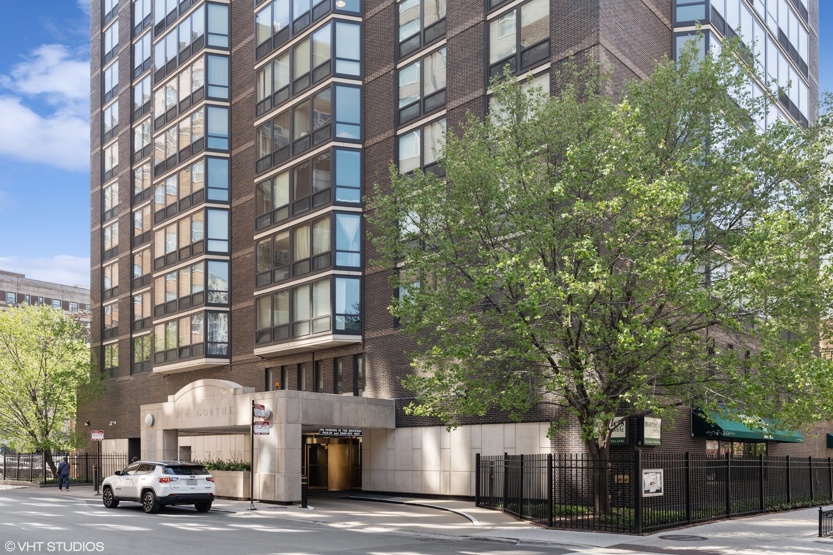 21 W Goethe Street Unit: 15G