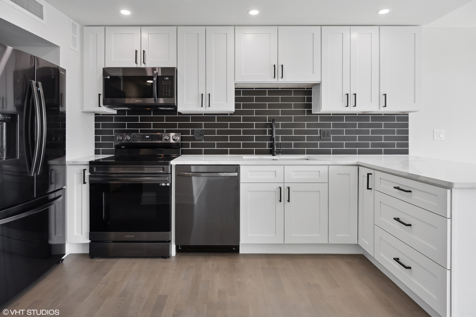 21 W Goethe Street Unit: 15G