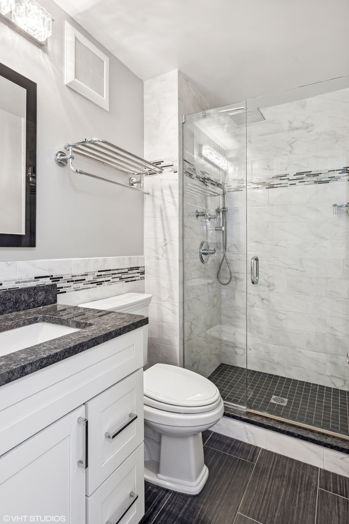 4170 N Marine Drive Unit: 17K