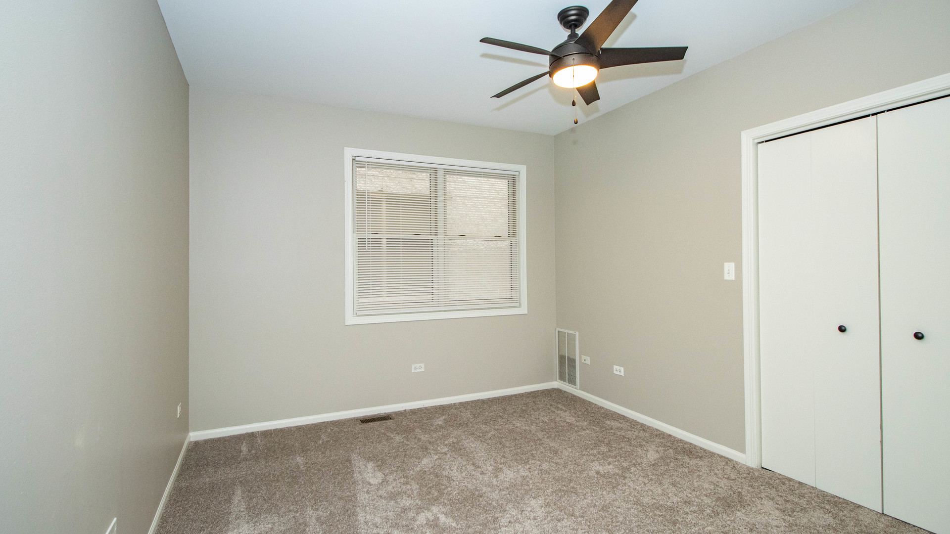 905 W Lawrence Avenue Unit: 1E