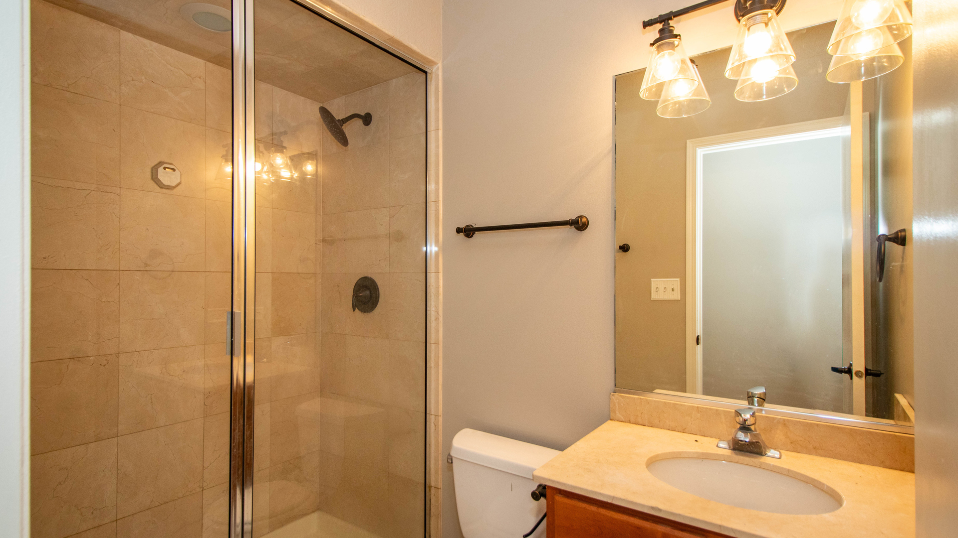 905 W Lawrence Avenue Unit: 1E