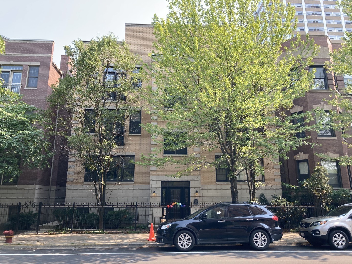 905 W Lawrence Avenue Unit: 1E