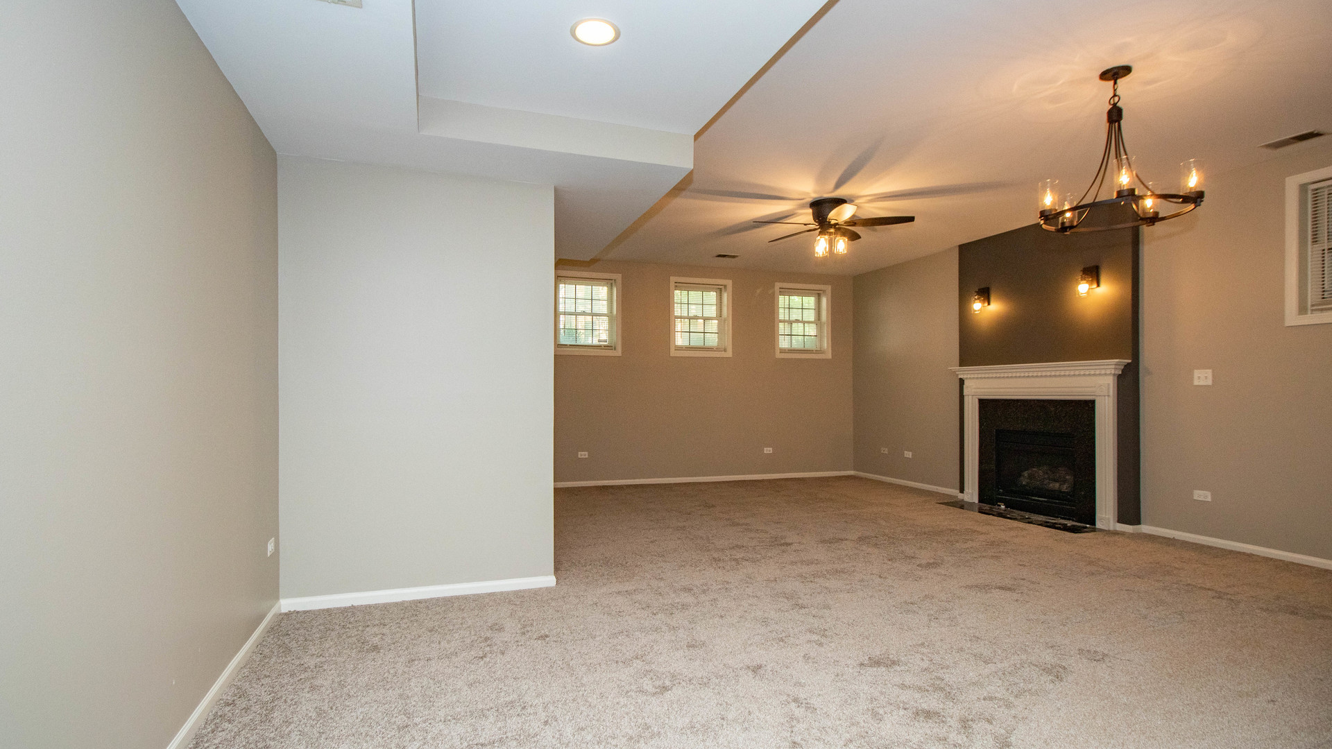 905 W Lawrence Avenue Unit: 1E