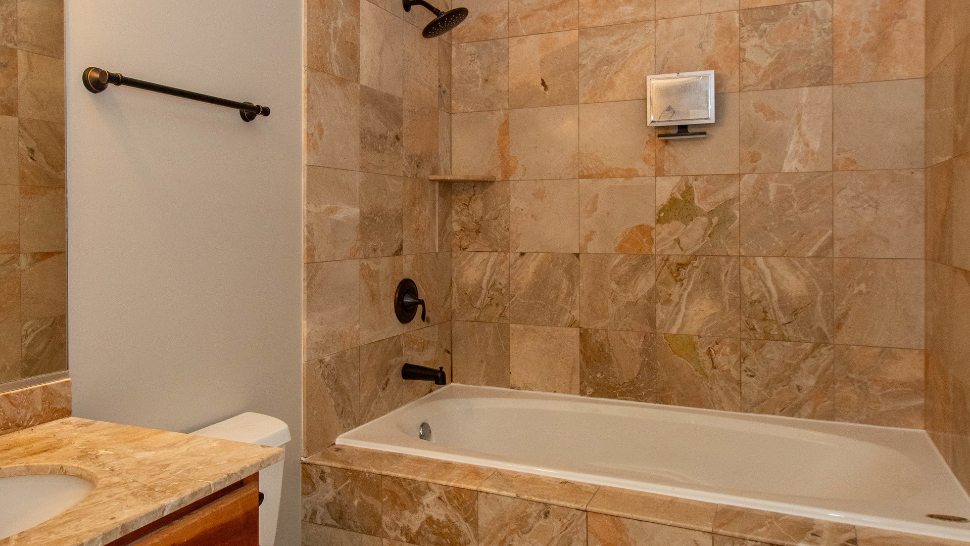 905 W Lawrence Avenue Unit: 1E