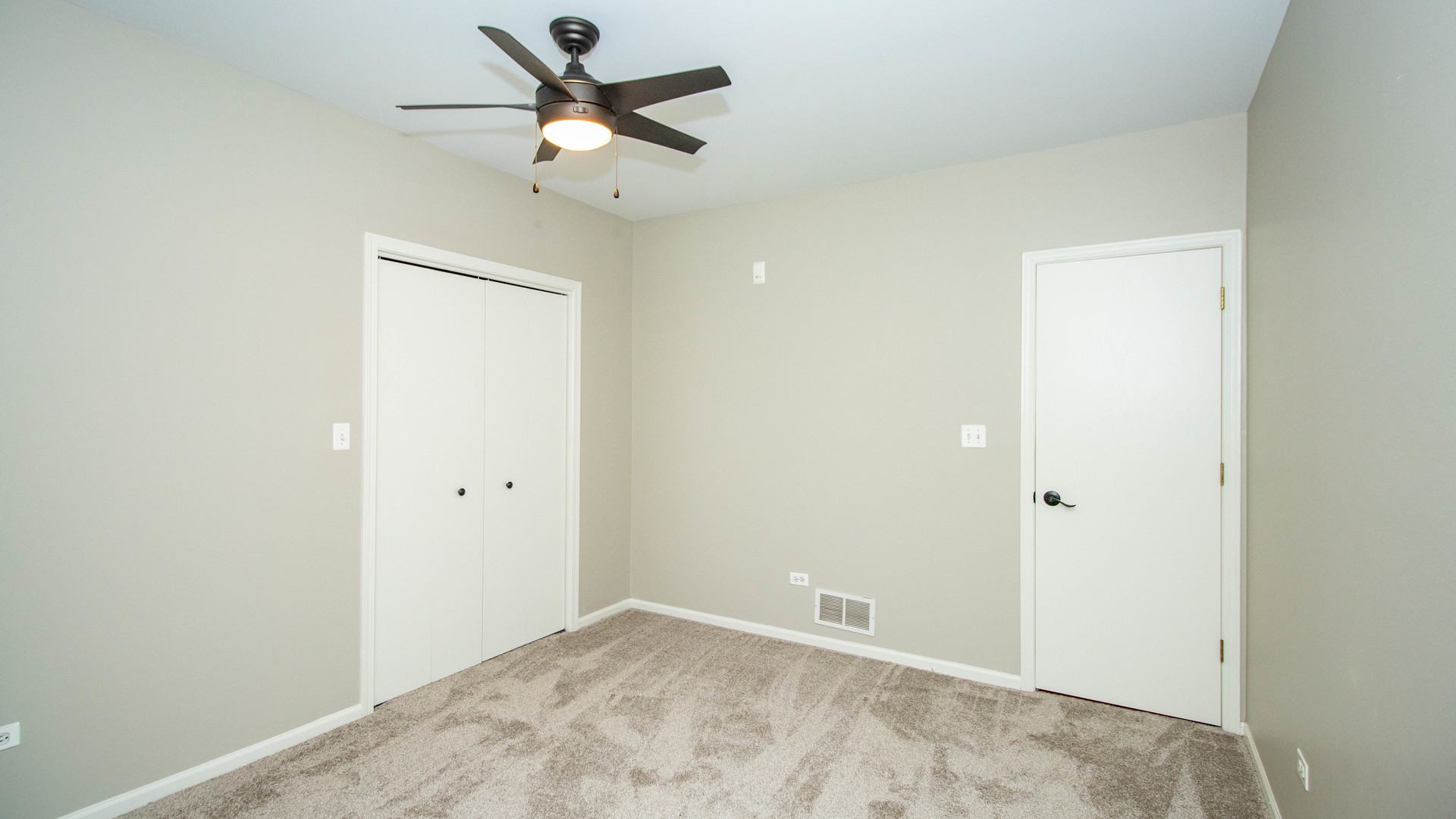 905 W Lawrence Avenue Unit: 1E