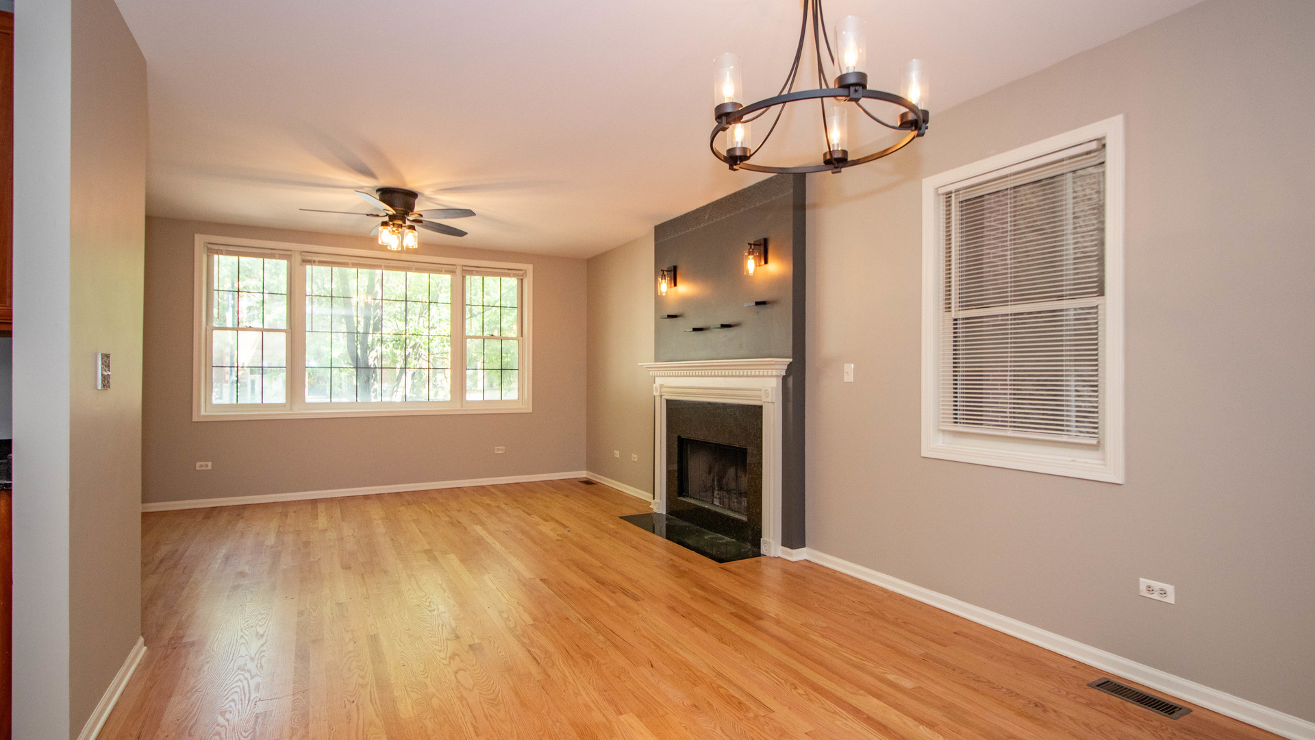905 W Lawrence Avenue Unit: 1E