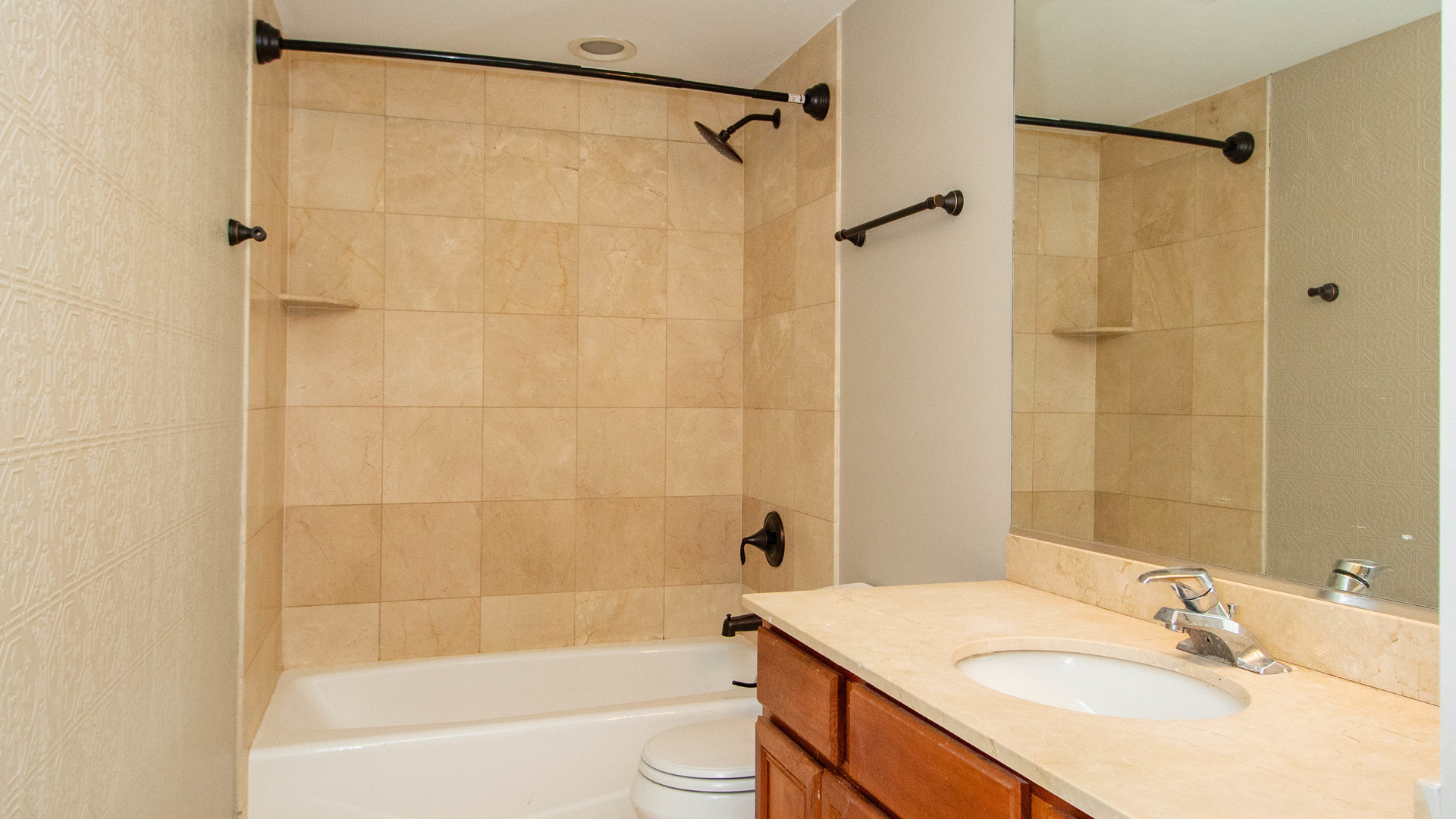 905 W Lawrence Avenue Unit: 1E