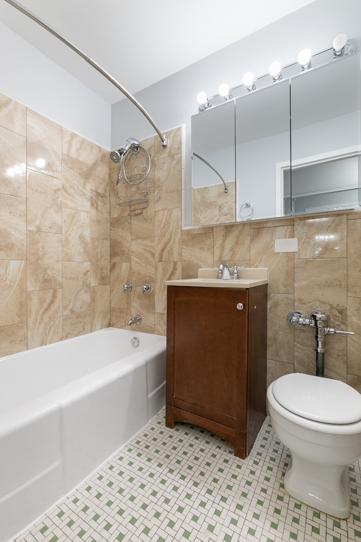 5858 N SHERIDAN Road Unit: 903