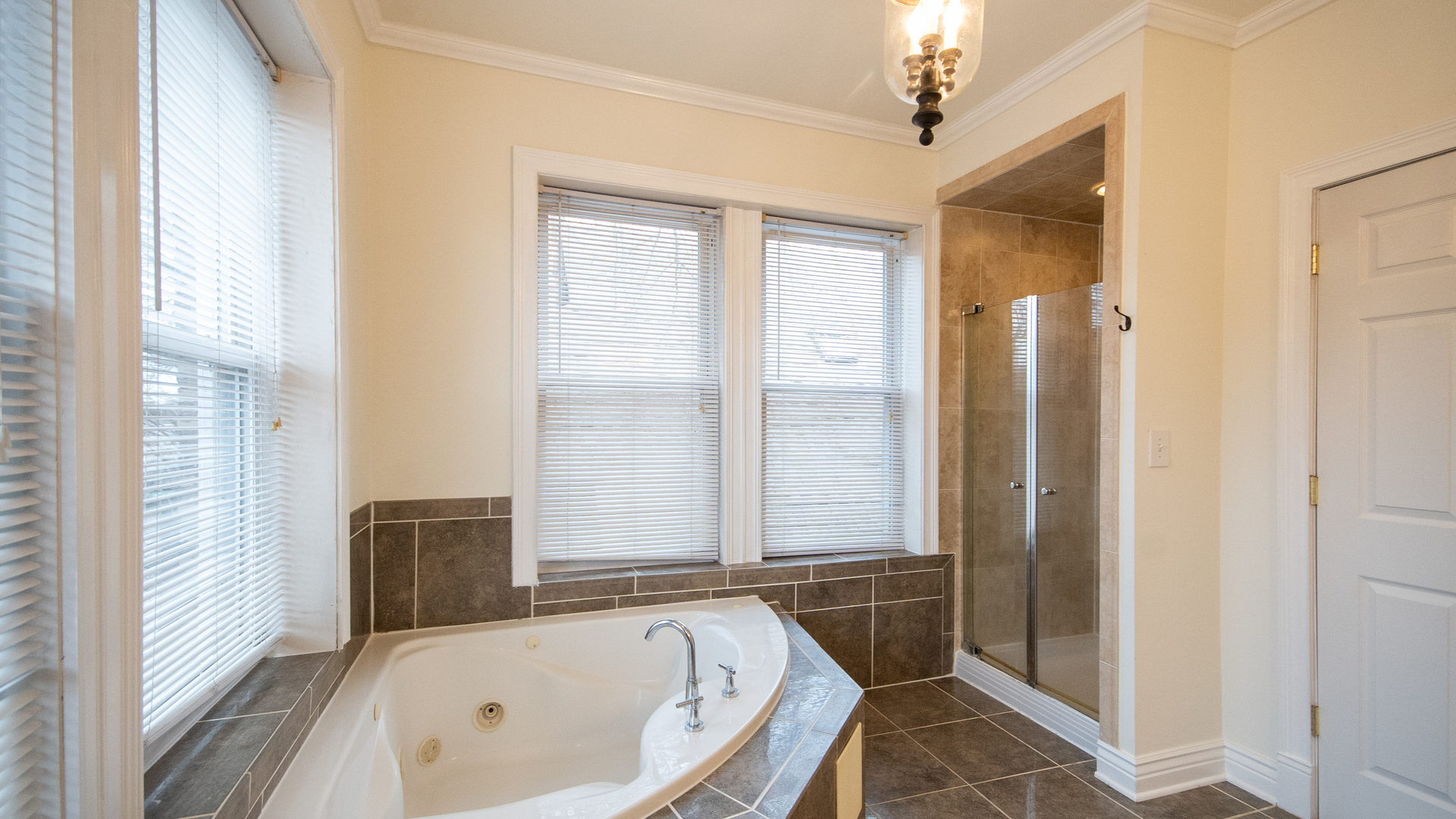 7612 N Rogers Avenue Unit: 3