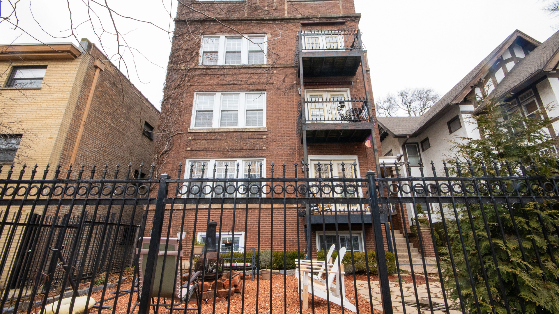 7612 N Rogers Avenue Unit: 3