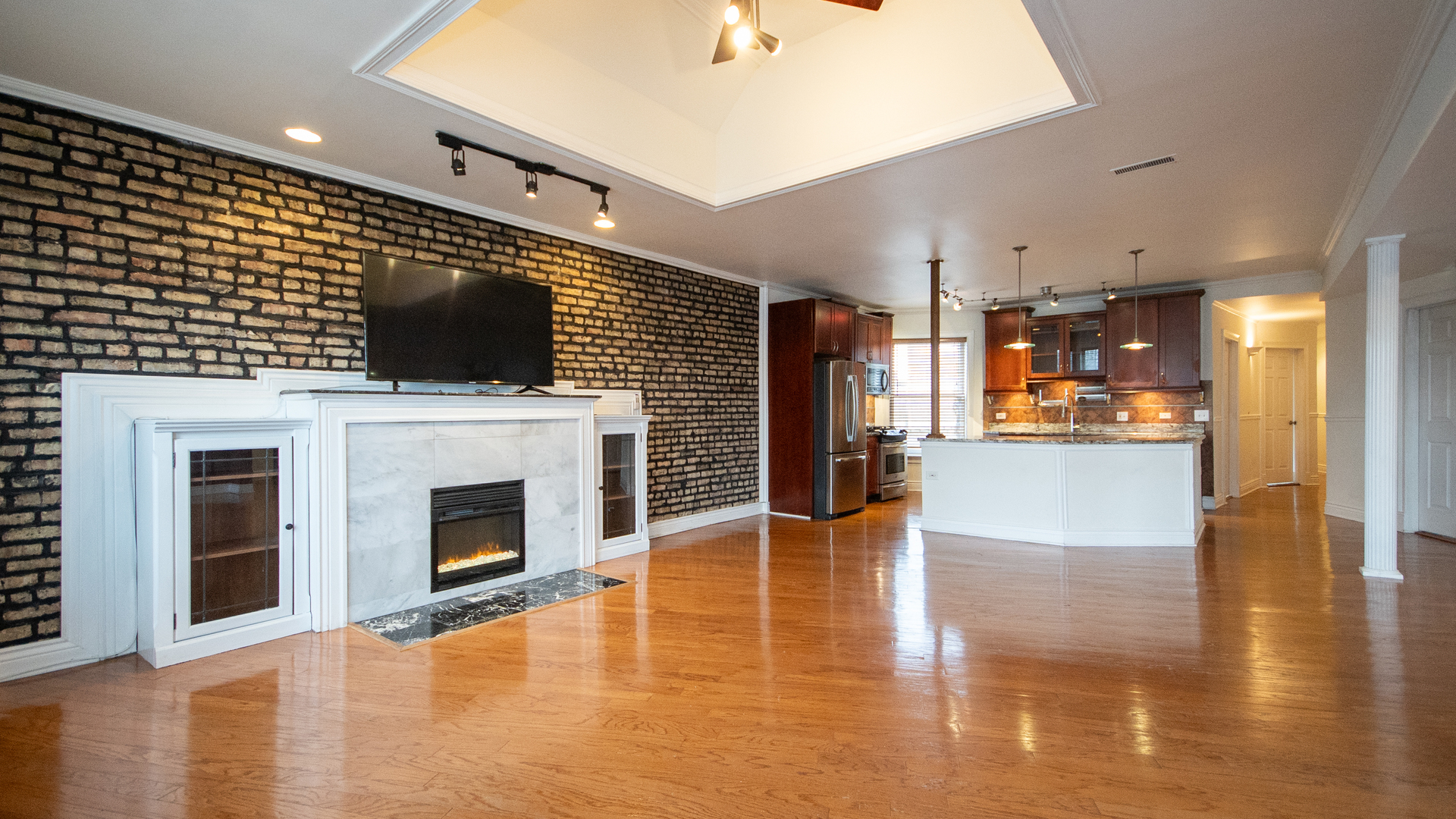 7612 N Rogers Avenue Unit: 3