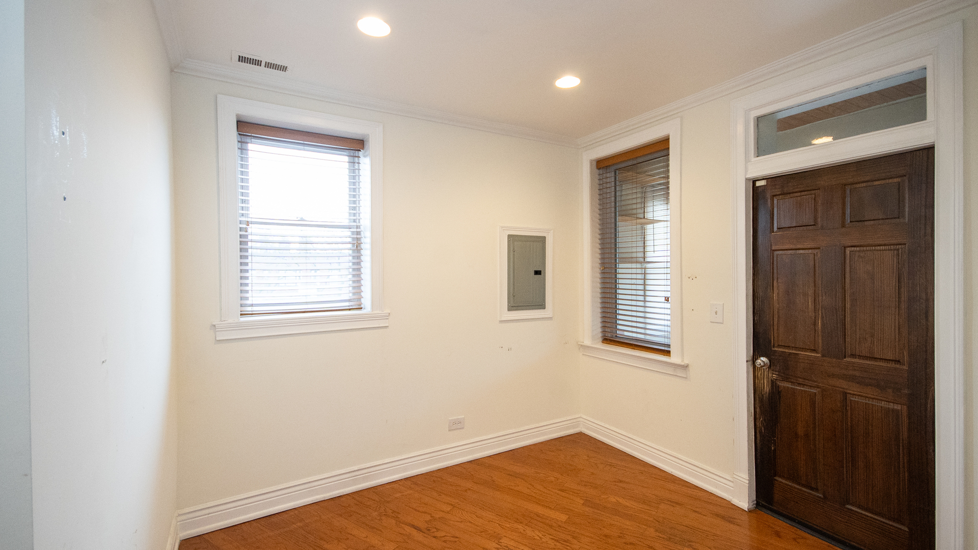 7612 N Rogers Avenue Unit: 3