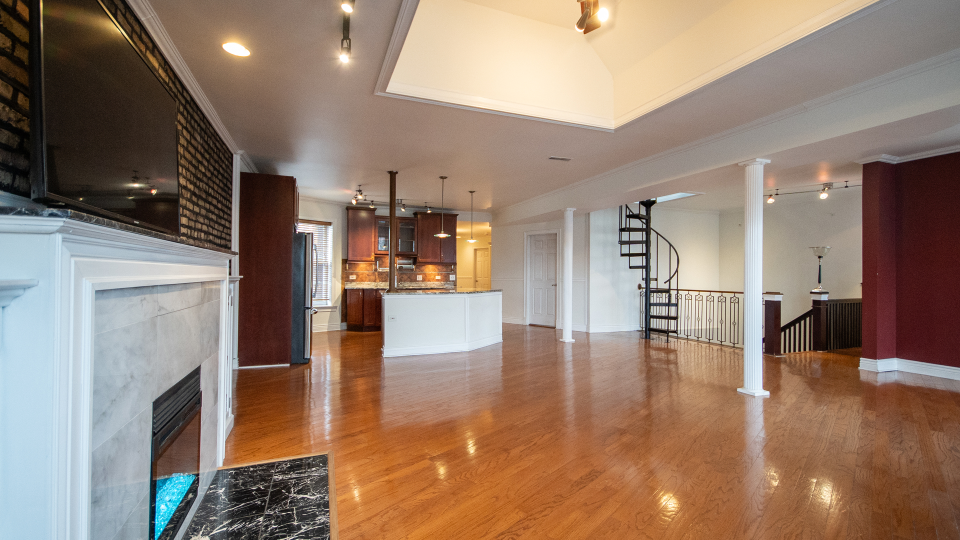 7612 N Rogers Avenue Unit: 3