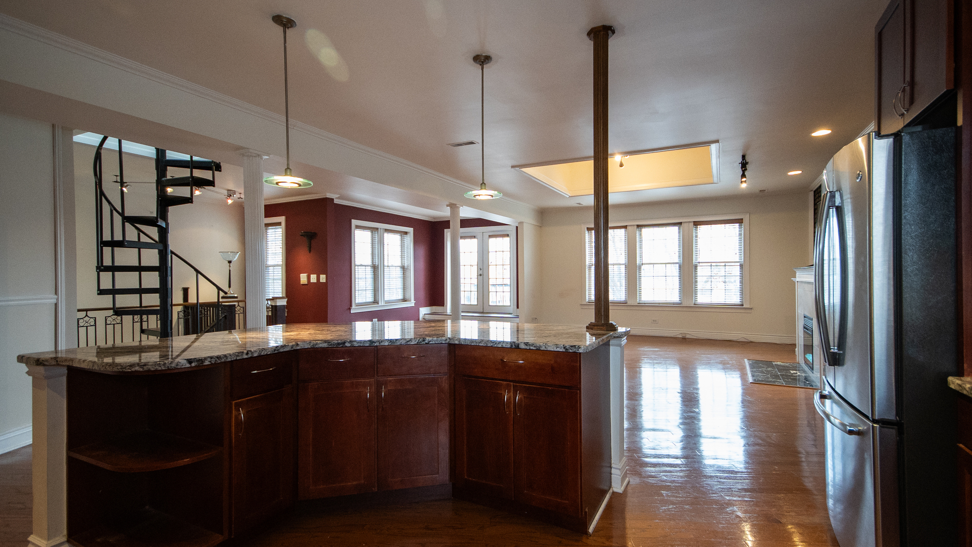 7612 N Rogers Avenue Unit: 3