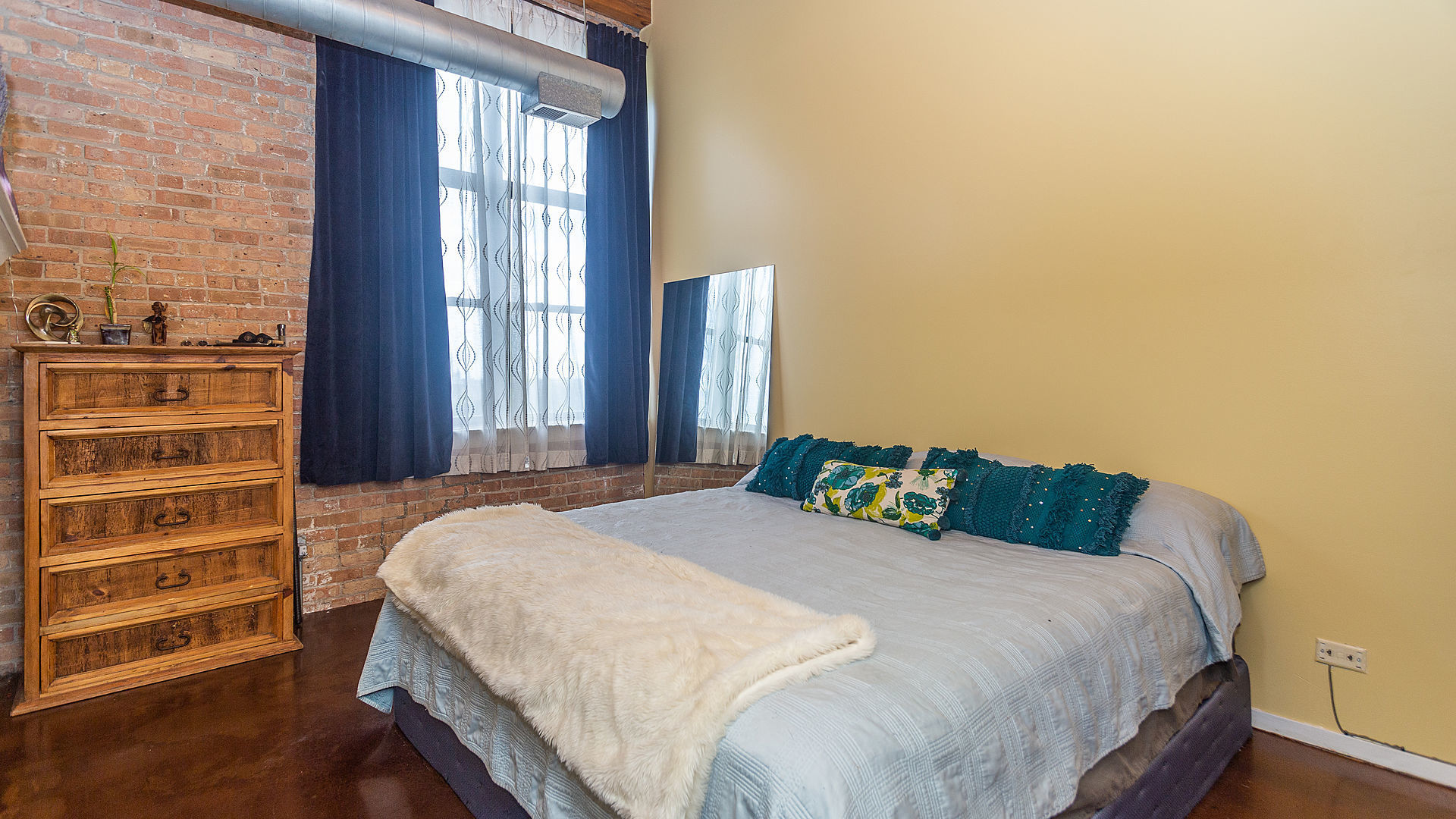 1250 W Van Buren Street Unit: 714