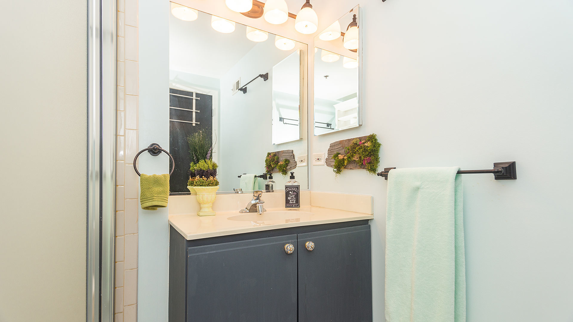 1250 W Van Buren Street Unit: 714